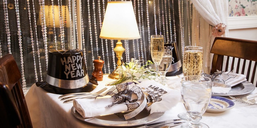 The right table... essential for your New Year's Eve dinner party!