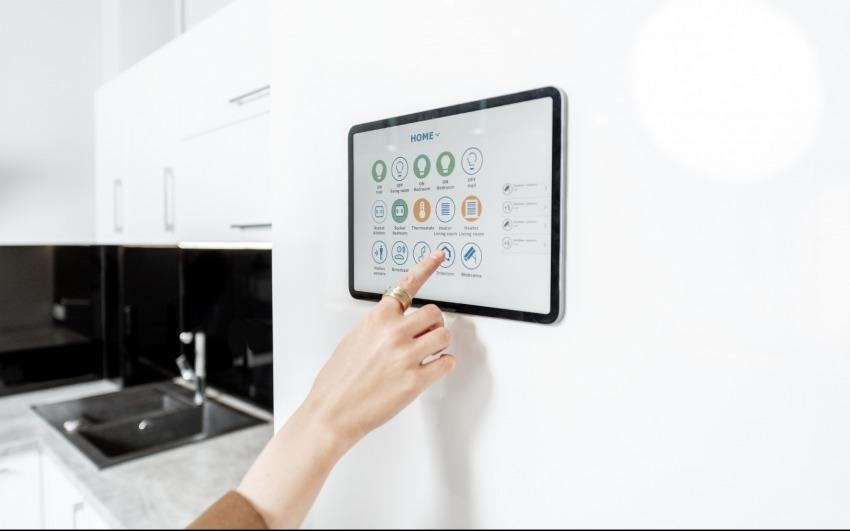 Domotica e Arredamento Tecnologico: Integrare la Tecnologia negli Ambienti Domestici 