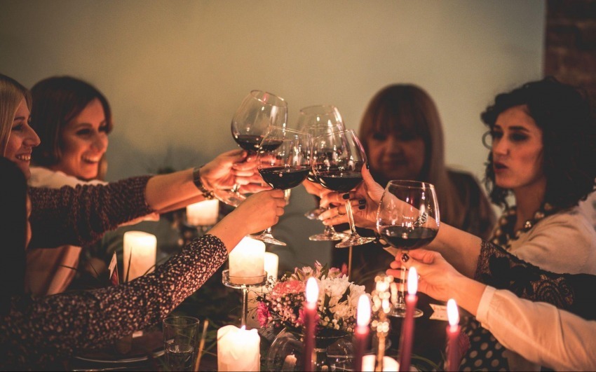 Decorating the Table with Elegance for International Women's Day