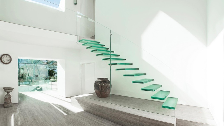 Trend 2019: Cantilevered stairs make a comeback