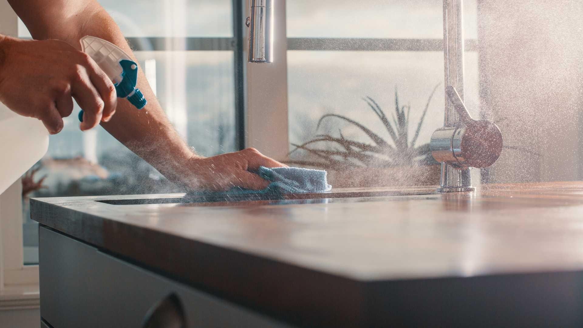 kitchen-counter-cleaning-IDW-Italia_prague-Biella