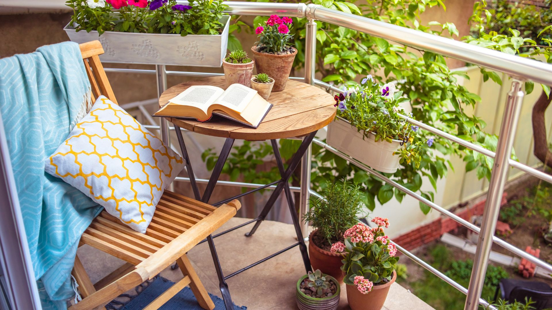 how-to-furnish-your-terrace_IDW-Italia-Biella-Prague