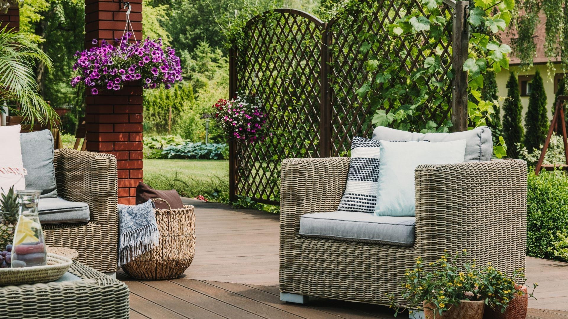 Furnishing_the_outdoor_spaces_ideas_to_create_a_relaxing_oasis_in_your_garden_IDW_Italia-Prague-Biella