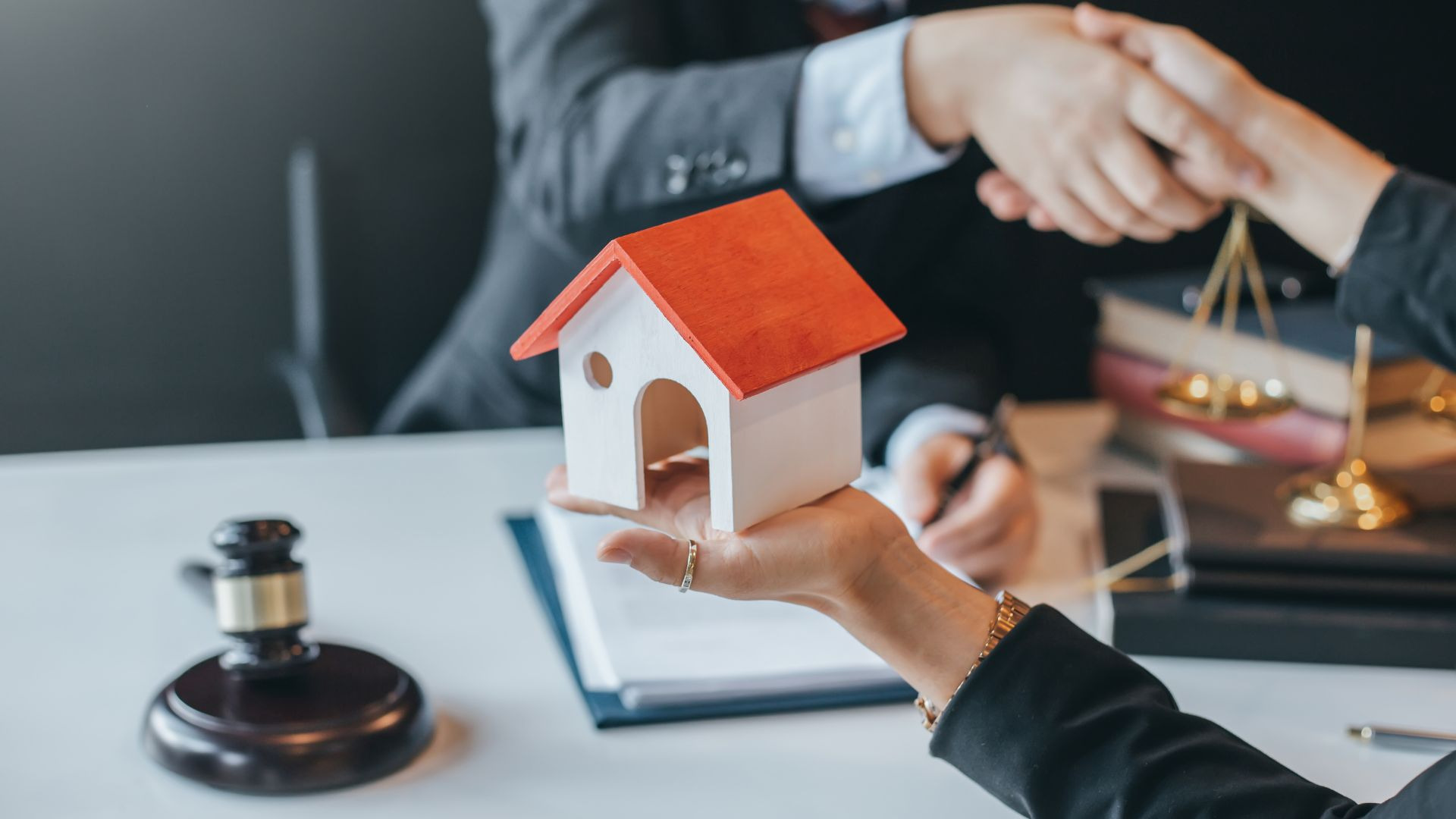5_elements_to_evaluate_before_buying_a_house_IDW-Italia-Prague-Biella