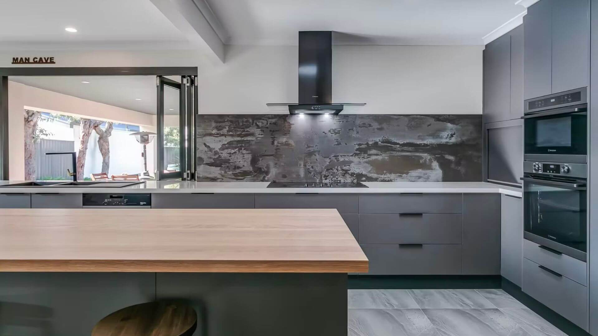 the-right-backsplash-for-your-kitchen_IDW_Italia_Biella_Prague